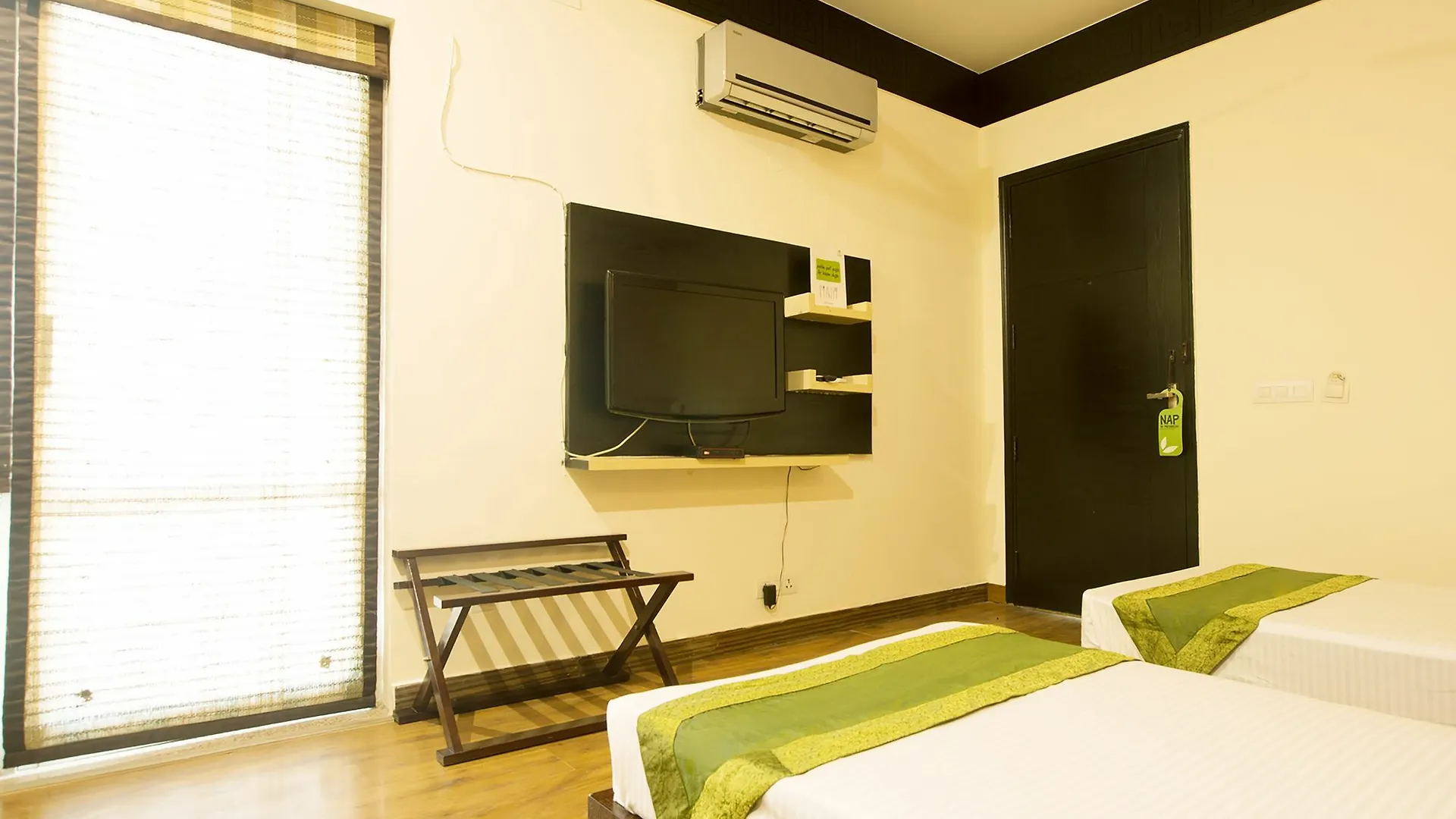 Hotel Treebo Neo Residency - Huda City Centre Gurgaon